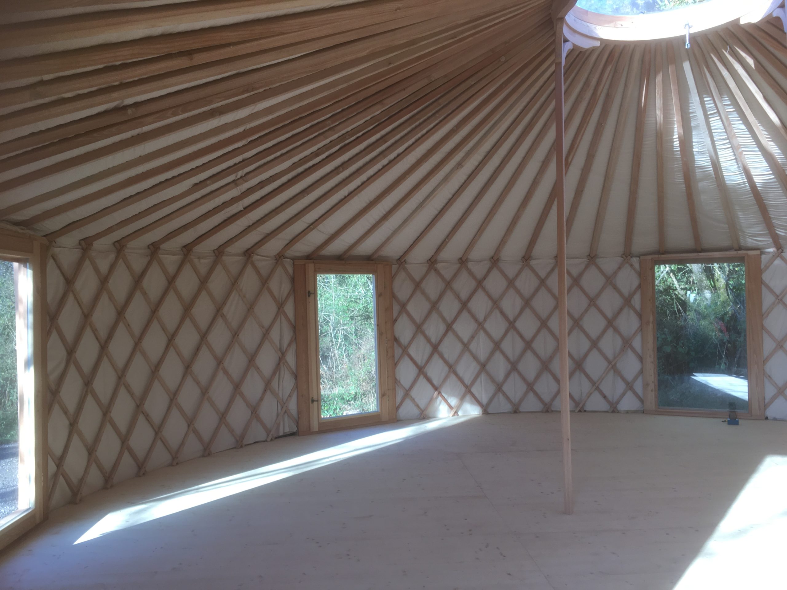 Yourte interiéure, lumineuse, spacieuse